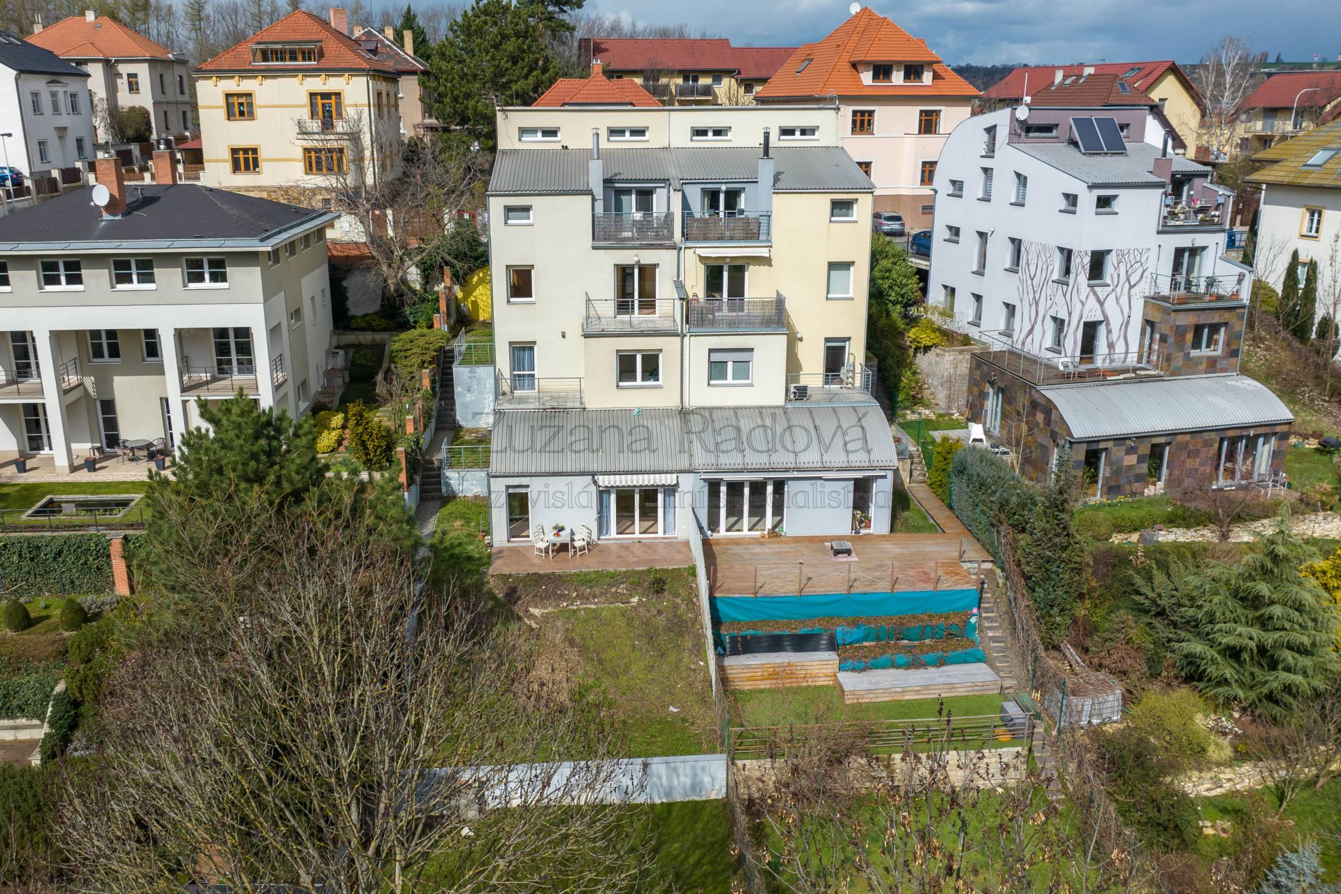 Unikátní rodinná vila v Praze 9, Hrdlořezy, ul. Pod Hloubětínskou zastávkou