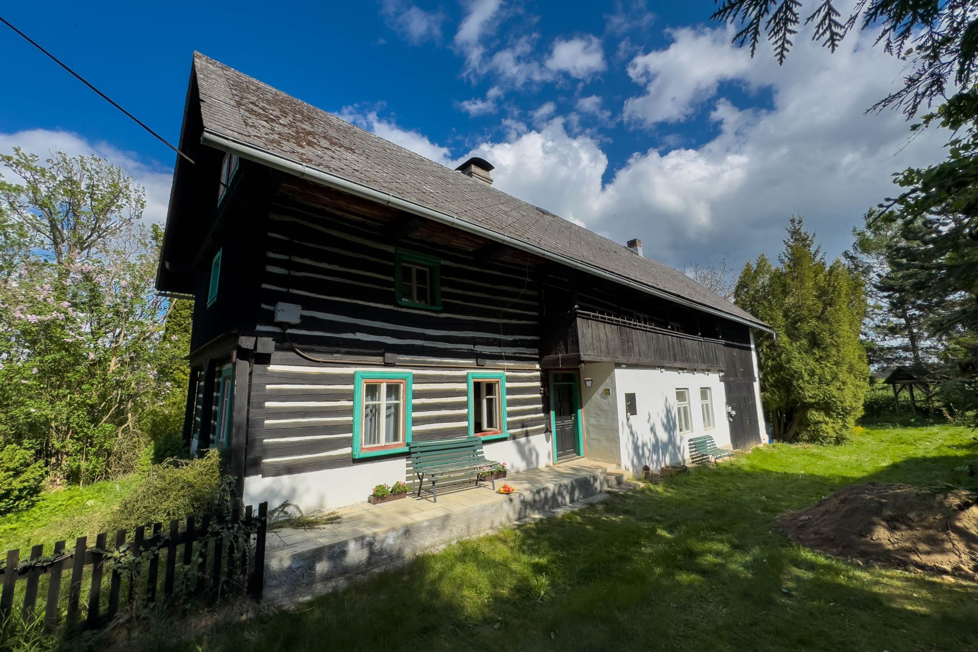 Prodej roubené chalupy v Tuboži, Blatce, Kokořínsko